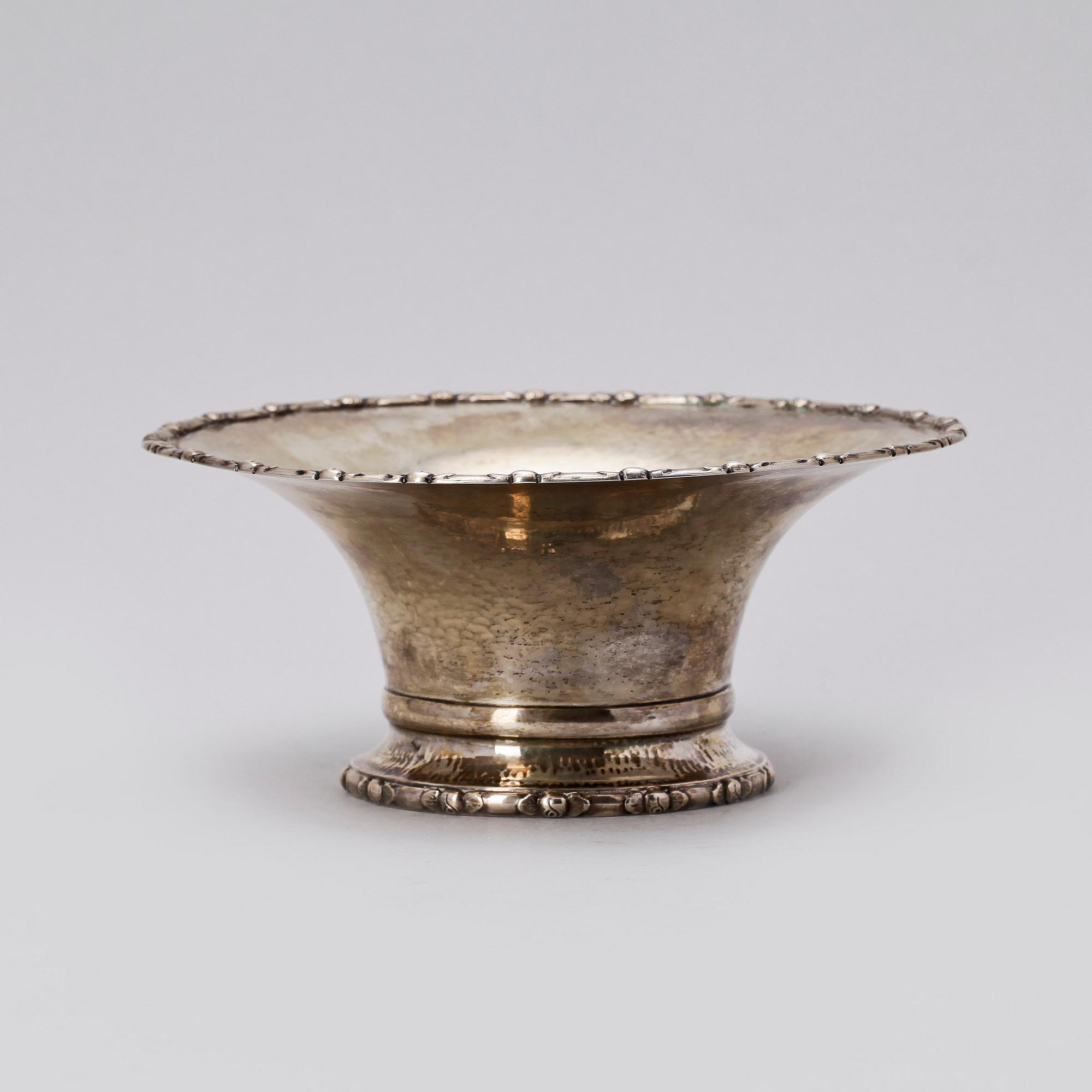 SKÅL PÅ FOT, silver, Danmark, kontrollstämpel Christian F Heise, 1924.  Vikt  239g.