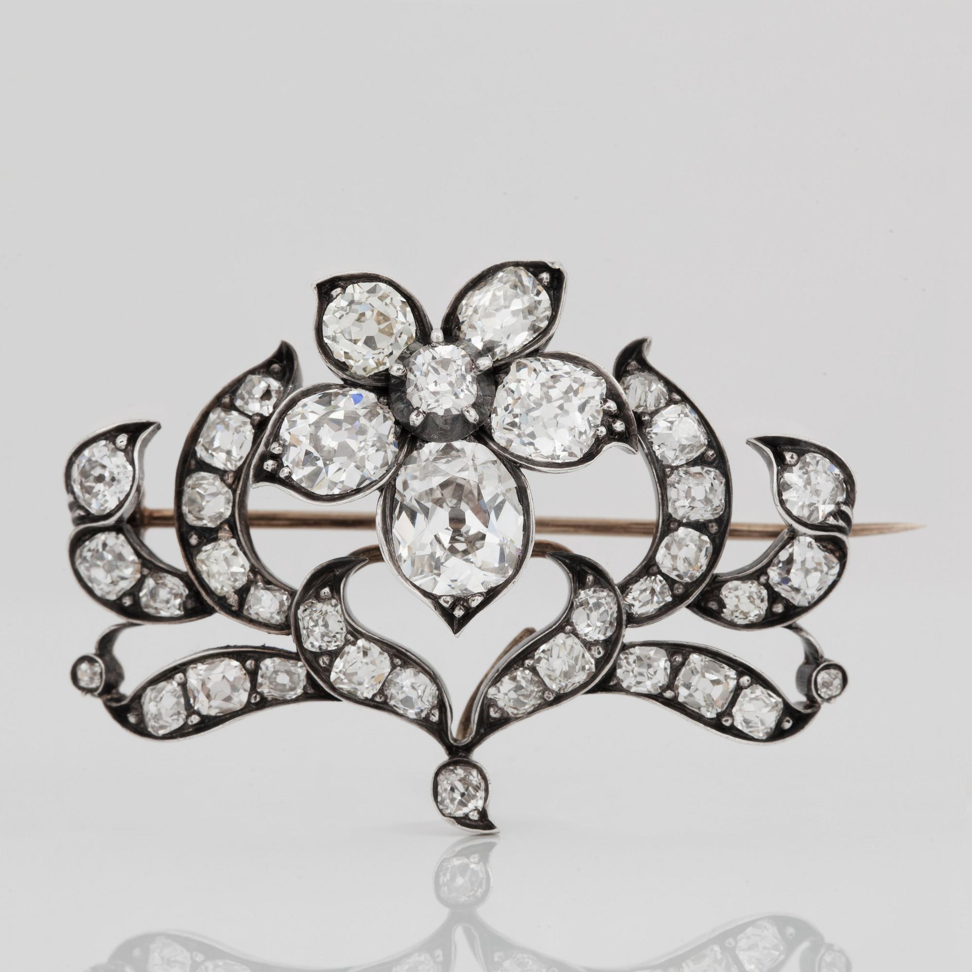 BROSCH/HÄNGE med gammalslipade diamanter totalt ca 16.00 ct.
