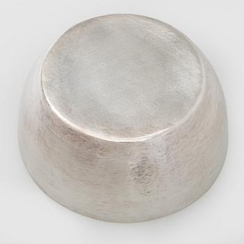 Tapio Wirkkala, malja, hopeaa, Kultakeskus Hämeenlinna 2007.