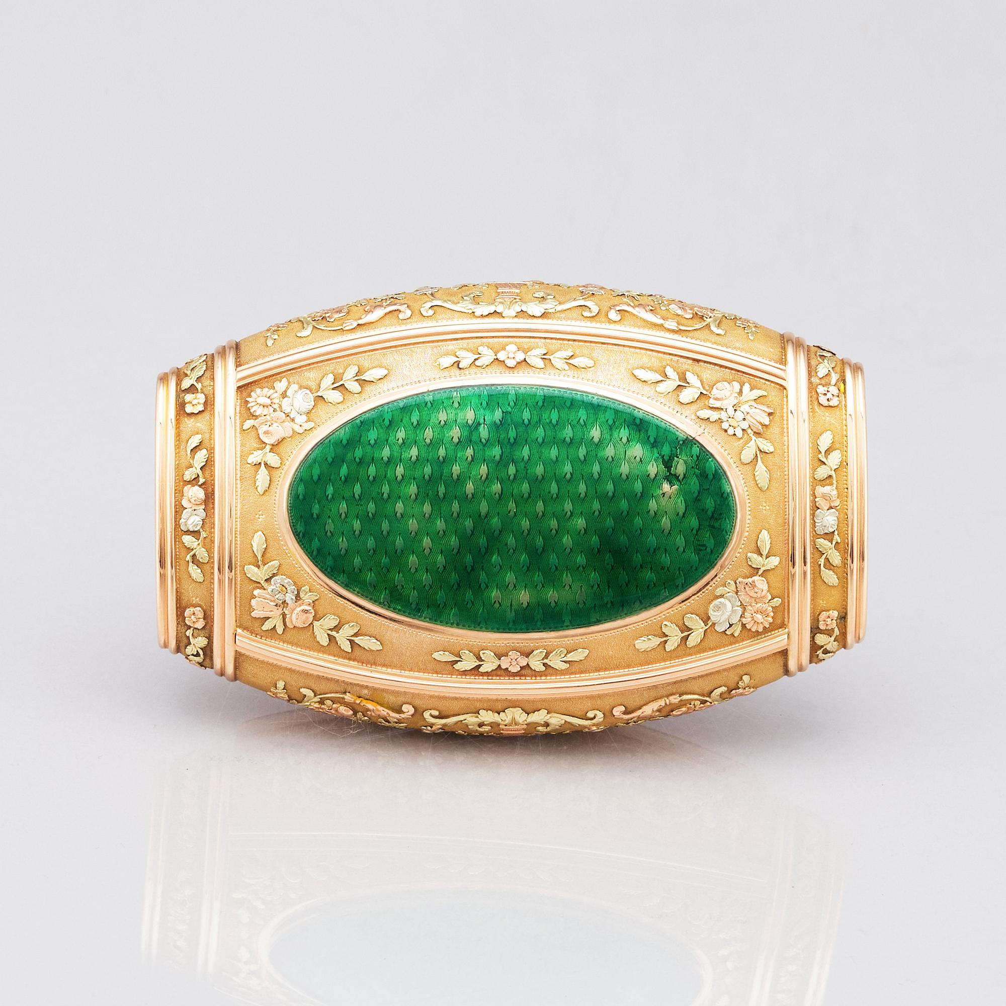 A French gold box en quatre couleurs, marks of Christian Petschler, Paris 1814-1822.