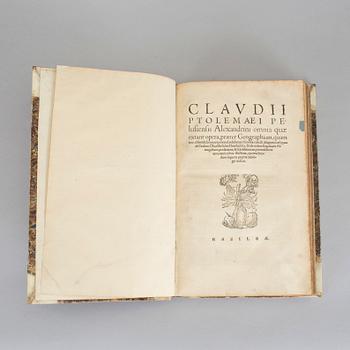 CLAUDIUS PTOLEMAEUS, Pelusiensis Alexandrini omnia quae extant opera, praeter Geographiam, Henrich Petri, Basel 1551.