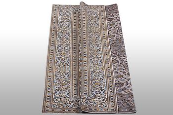 A carpet, Kashan, ca 361 x 253 cm.
