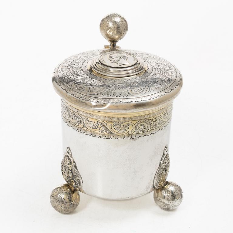 C.G. Hallberg, Dryckeskanna, silver, Stockholm 1928.