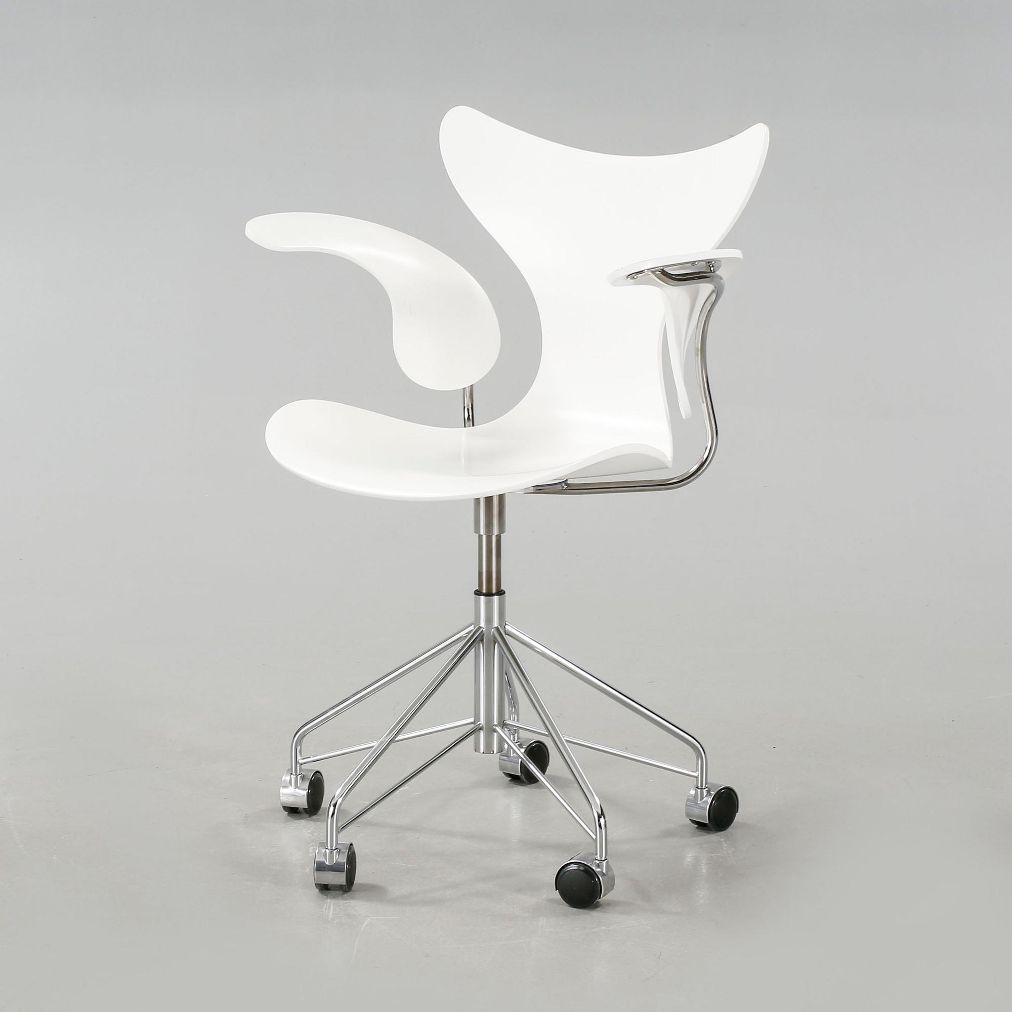 A "Måsen" office chair, designed by Arne Jacobsen for Fritz Hansen, made 2008.