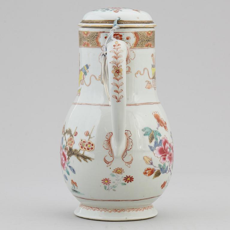 A large famille rose jug with cover, Qing dynasty, 18th century.