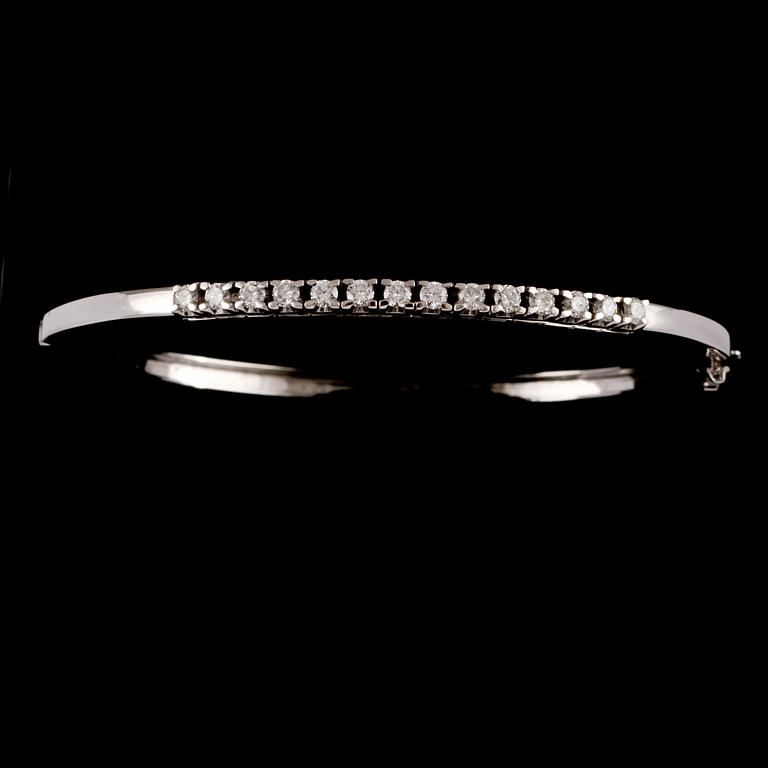 ARMRING, 18k vitguld med briljantslipade diamanter, totalt 0.72 ct. Vikt 12 g.