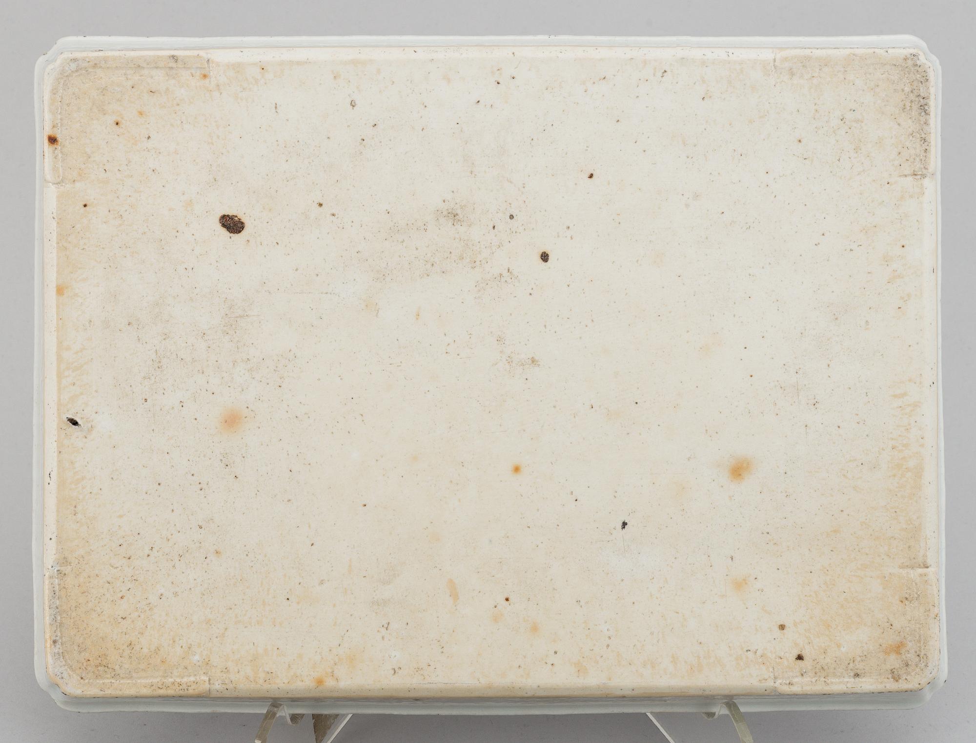 BRICKA med CREMEKOPPAR med LOCK, 11 stycken, kompaniporslin. Qingdynastin, Jiaqing (1796-1820).