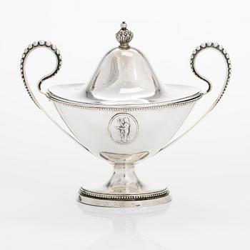 A Gustavian silver sugar bowl, maker's mark of Petter Törnqvist, Hämeenlinna, Finland 1789.