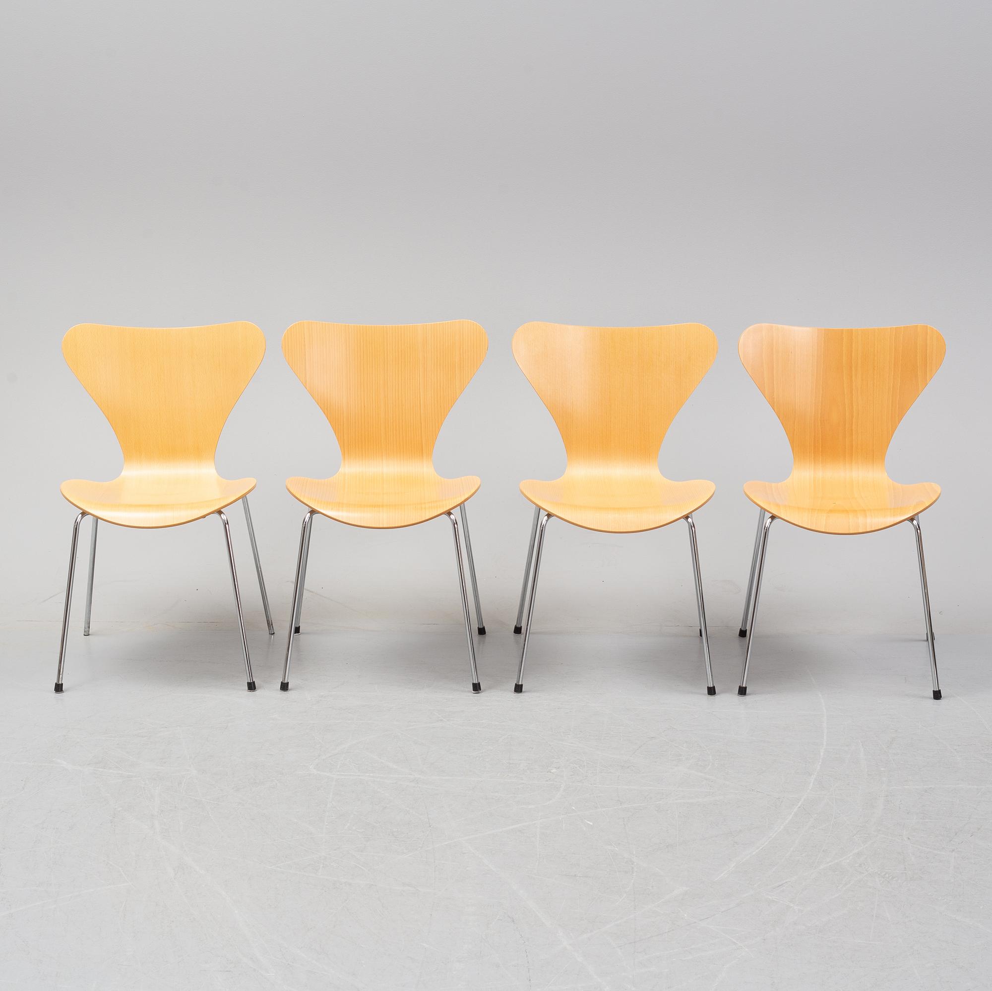 Arne Jacobsen, stolar, 4st, "Sjuan", Fritz Hansen, Danmark, 2000.