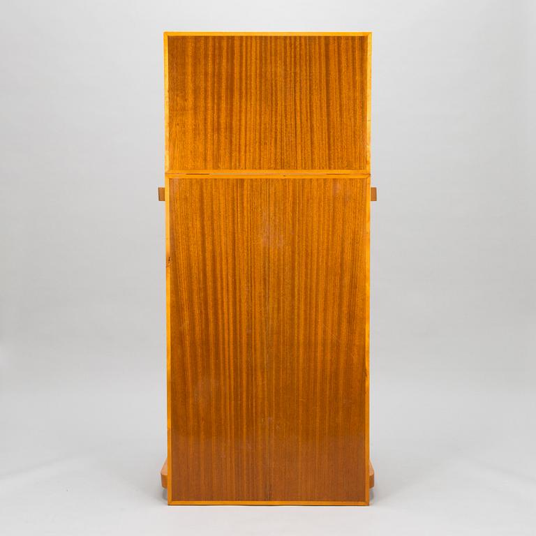 Alvar Aalto, matbord, modell DL82  för O.Y. Huonekalu-ja Rakennustyötehdas A.B 1900-talets mitt.