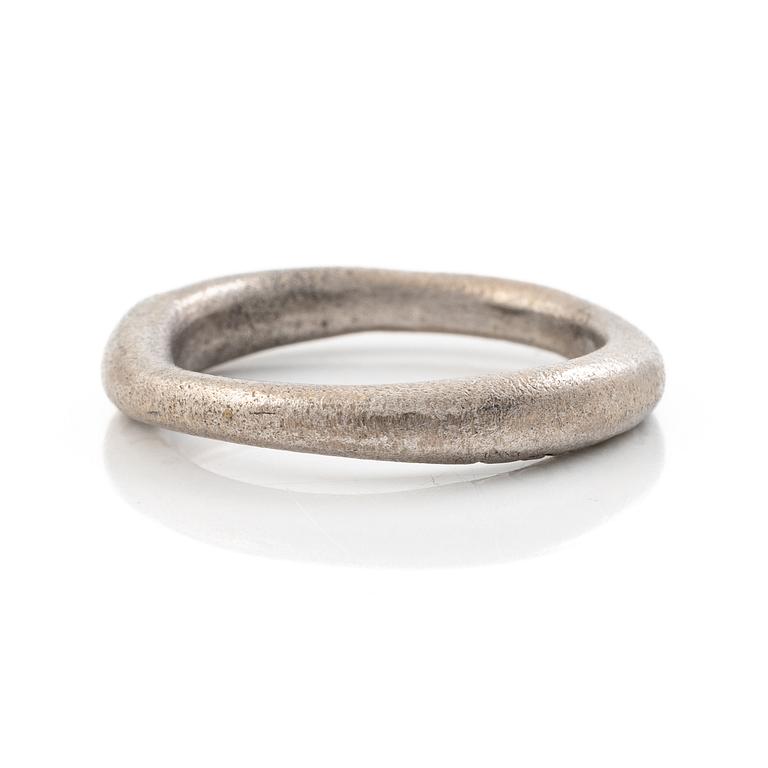 Ole Lynggaard, Charlotte Lynggaard, ring “Love No. 3”, 18K white gold.