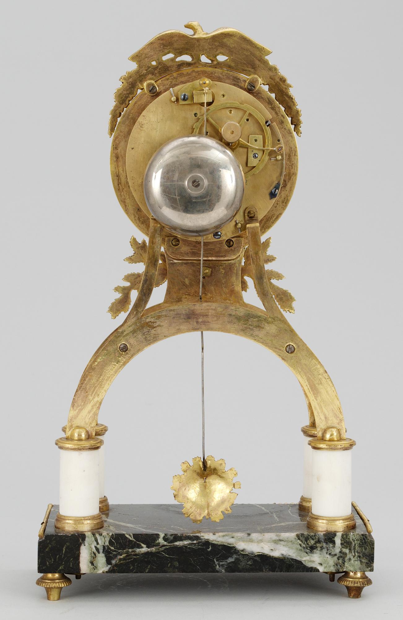 BORDSPENDYL, av Faisant (urmakare i Paris nämnd 1806 och 1820).