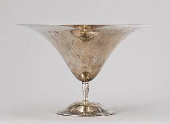 SKÅL PÅ FOT, silver, GAB, Stockholm 1925. Vikt ca 300 gram.