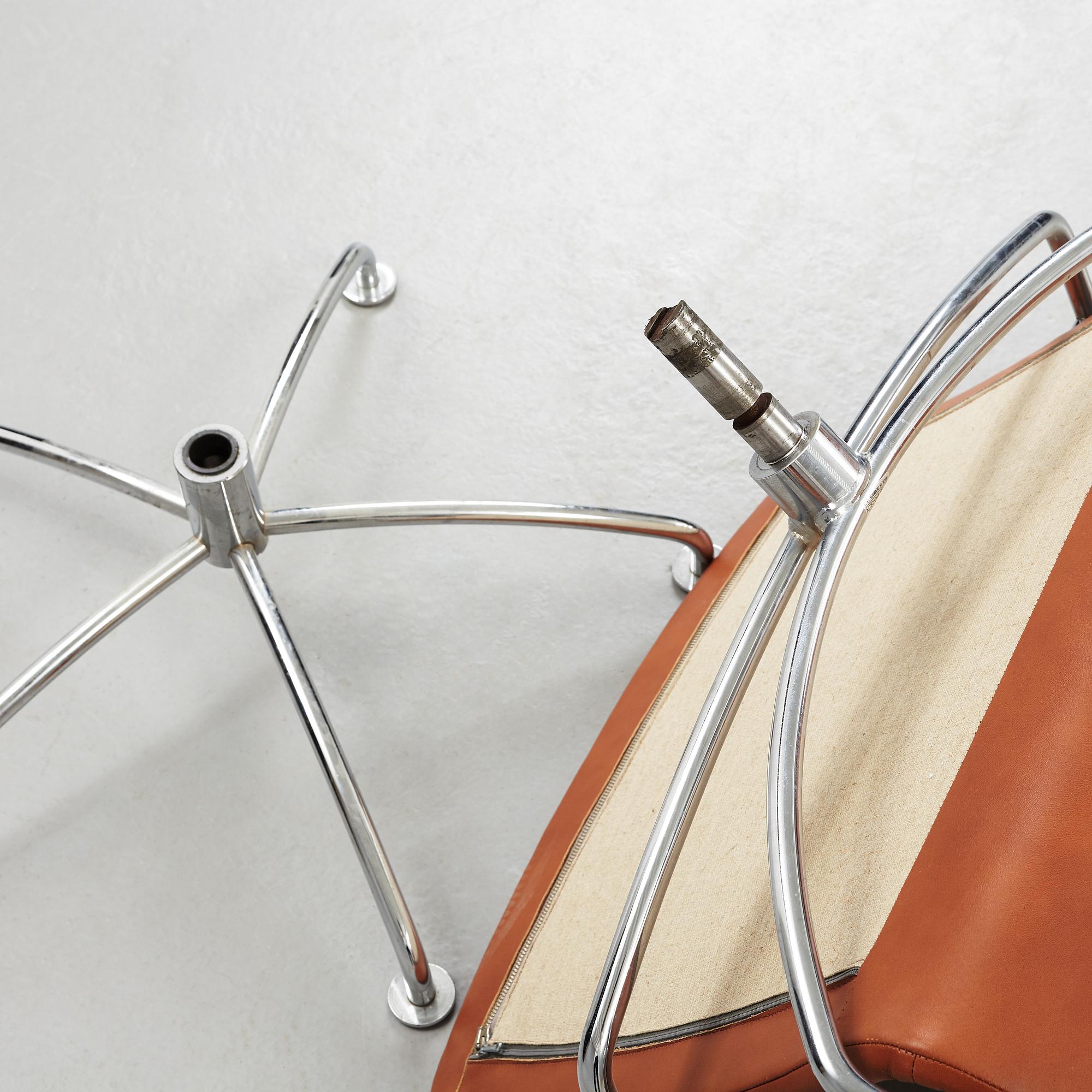 JENS AMUNDSEN, ett par fåtöljer och bord, "SAS Chair Series",  Fritz Hansen, Danmark 1979.