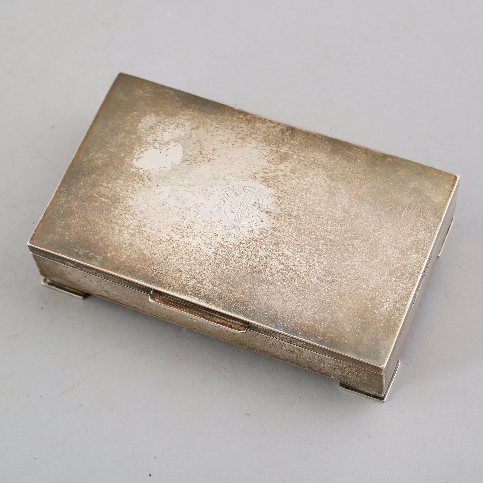 DOSA, silver, CF Carlman, Stockholm 1938. Vikt ca 334 gram.