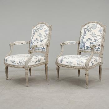 KARMSTOLAR, ett par, Louis XVI-stil, sent 1800-tal.