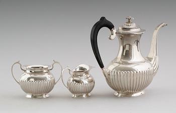KAFFESERVIS, 3 delar, silver, svenska importstämplar, 1900-talets första hälft. Vikt ca 895 gram.