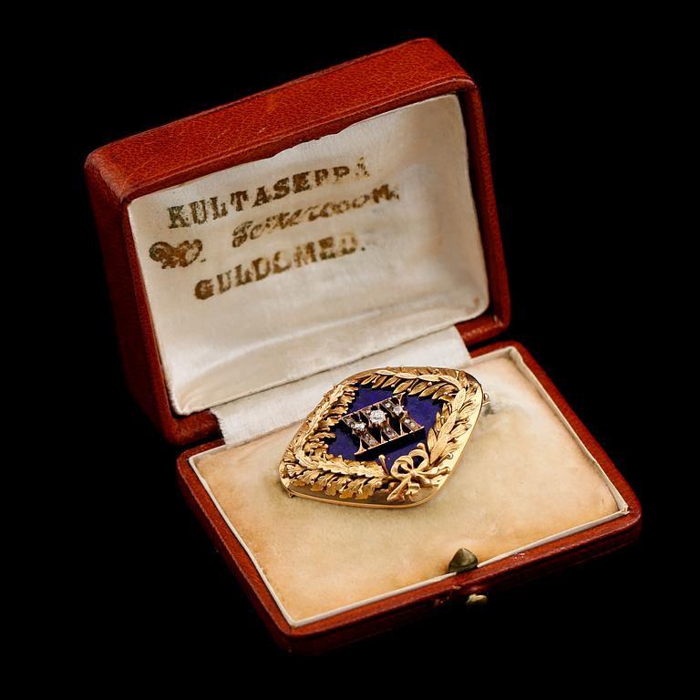 BROSCH, 18 k guld, emalj och rosenslipade diamanter, Georg Wilhelm Petterson, Åbo. Total vikt ca 20,3 g.
