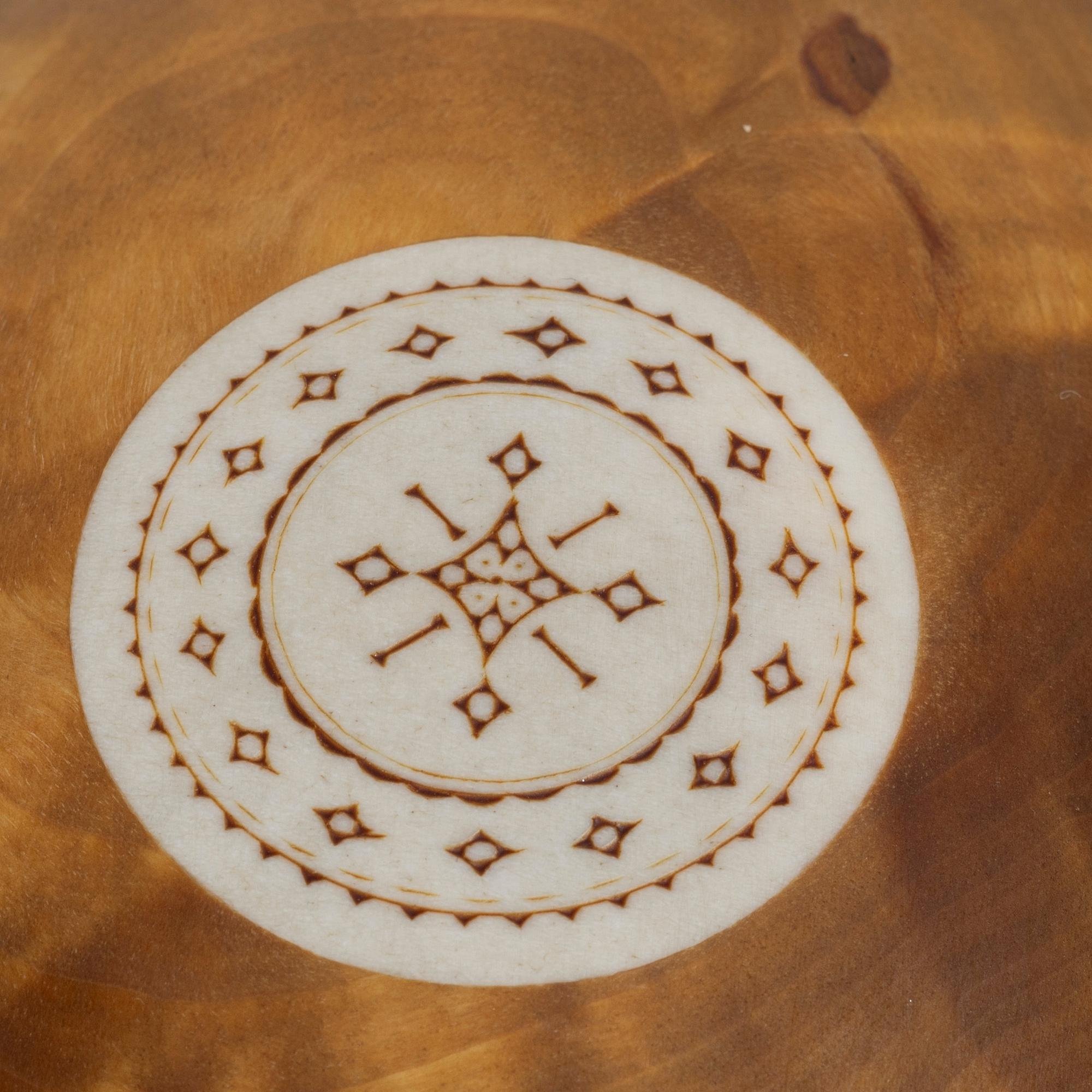 Thore Sunna, a salt bottle.