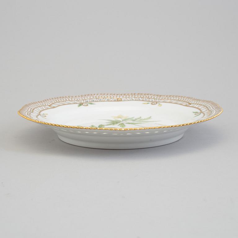 TALLRIK, porslin. "Flora Danica", kunglig dansk, 1900-tal.