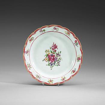 291. A famille rose bowl, Qing dynasty, Qianlong (1736-95).