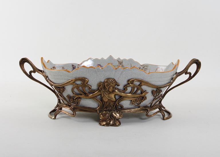 JARDINIERE, porslin och mässing, jugendstil, 1900/2000-tal.