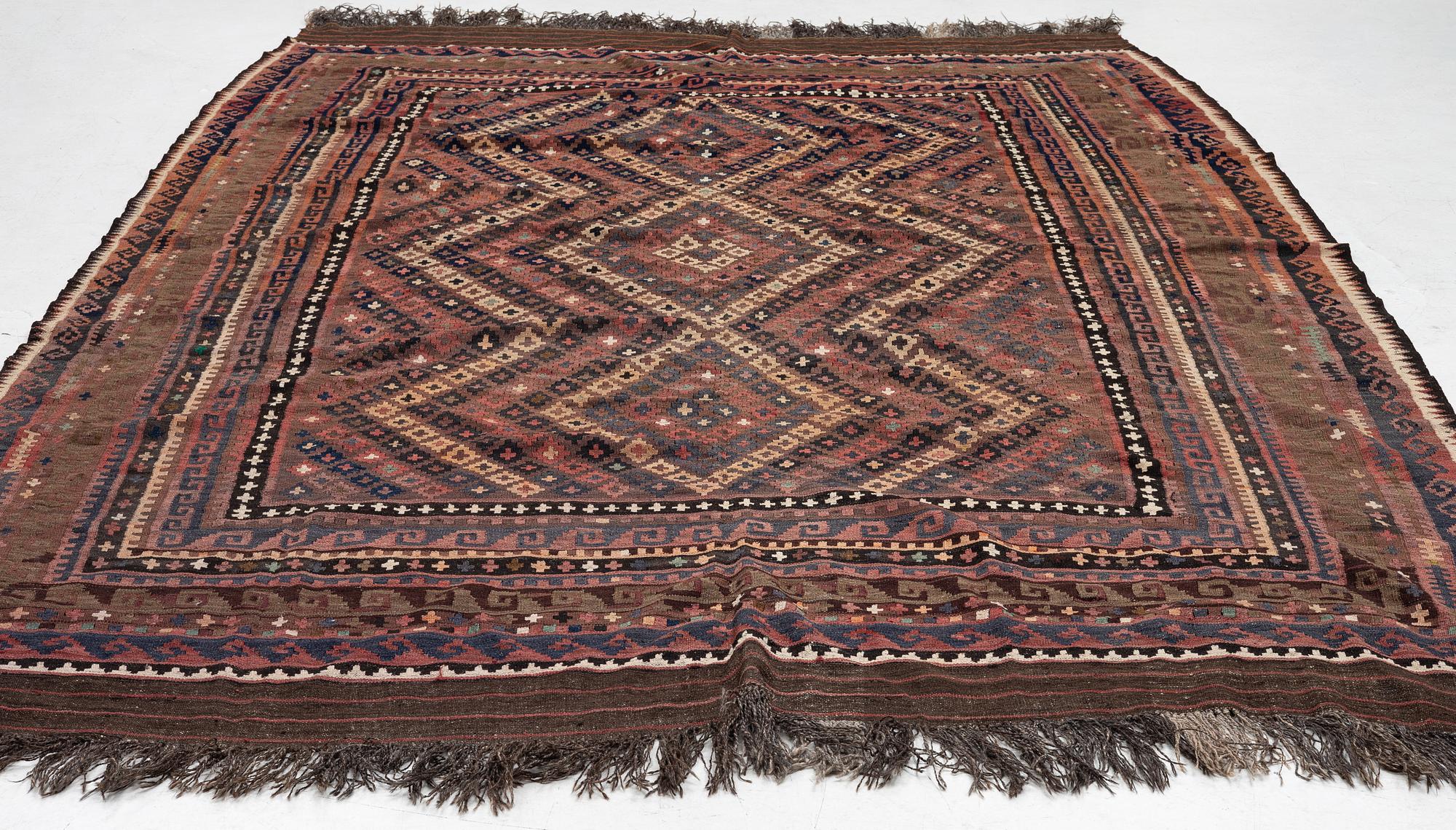 A semi-antique kilim carpet, a. 385 x 251 cm.