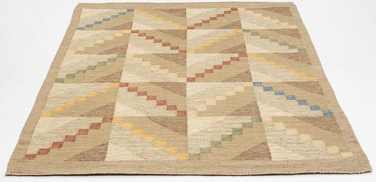 Brita Grahn, a carpet, "Pärlbandet", flat weave, ca 235 x 164 cm, signed HV Brita Grahn.