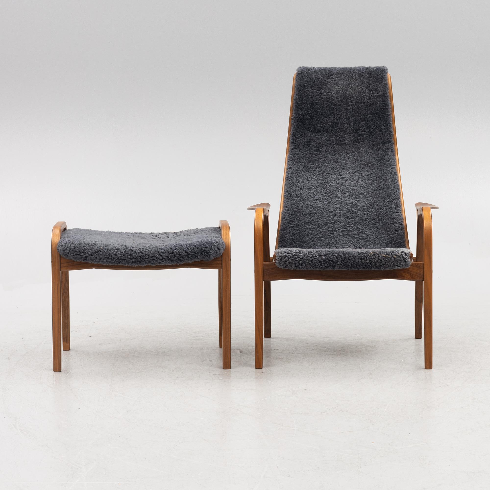 Yngve Ekström, fåtölj med fotpall, ”Lamino”,  Swedese, 2009.