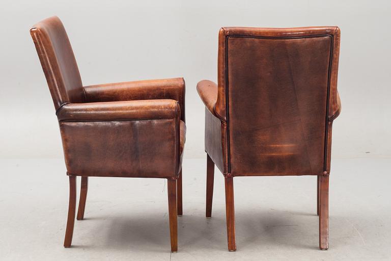 FÅTÖLJER, ett par, engelsk stil, 1900-talets slut.