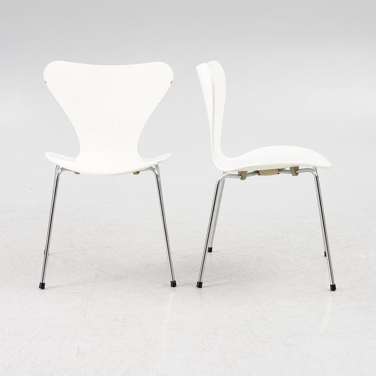 Arne Jacobsen, stolar, 5 st, "Sjuan", Fritz Hansen, Danmark, 1988.