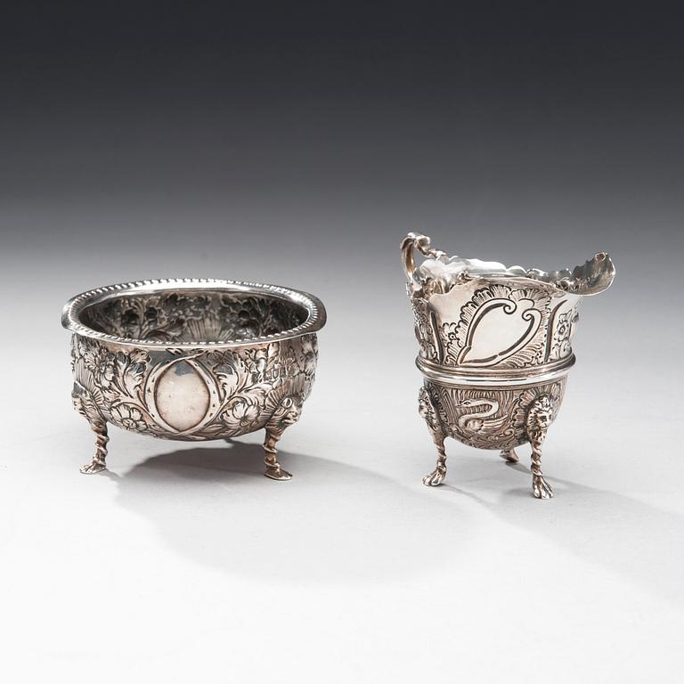 SOCKERSKÅL OCH GRÄDDSNÄCKA, sterling silver, Chester, Englanti, 1905. Tot. vikt 330 g.