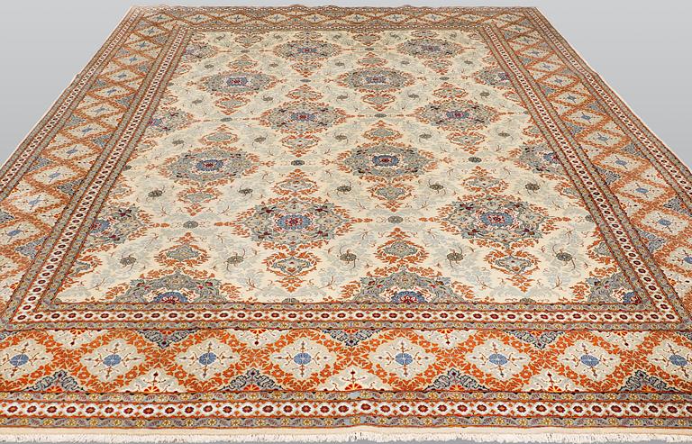 A so called Royal Kashan carpet, ca 382 x 280 cm.
