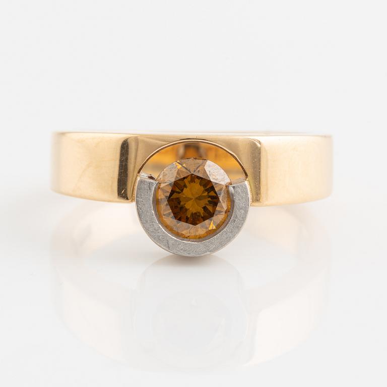 18K gold and orangebrown diamond ring.