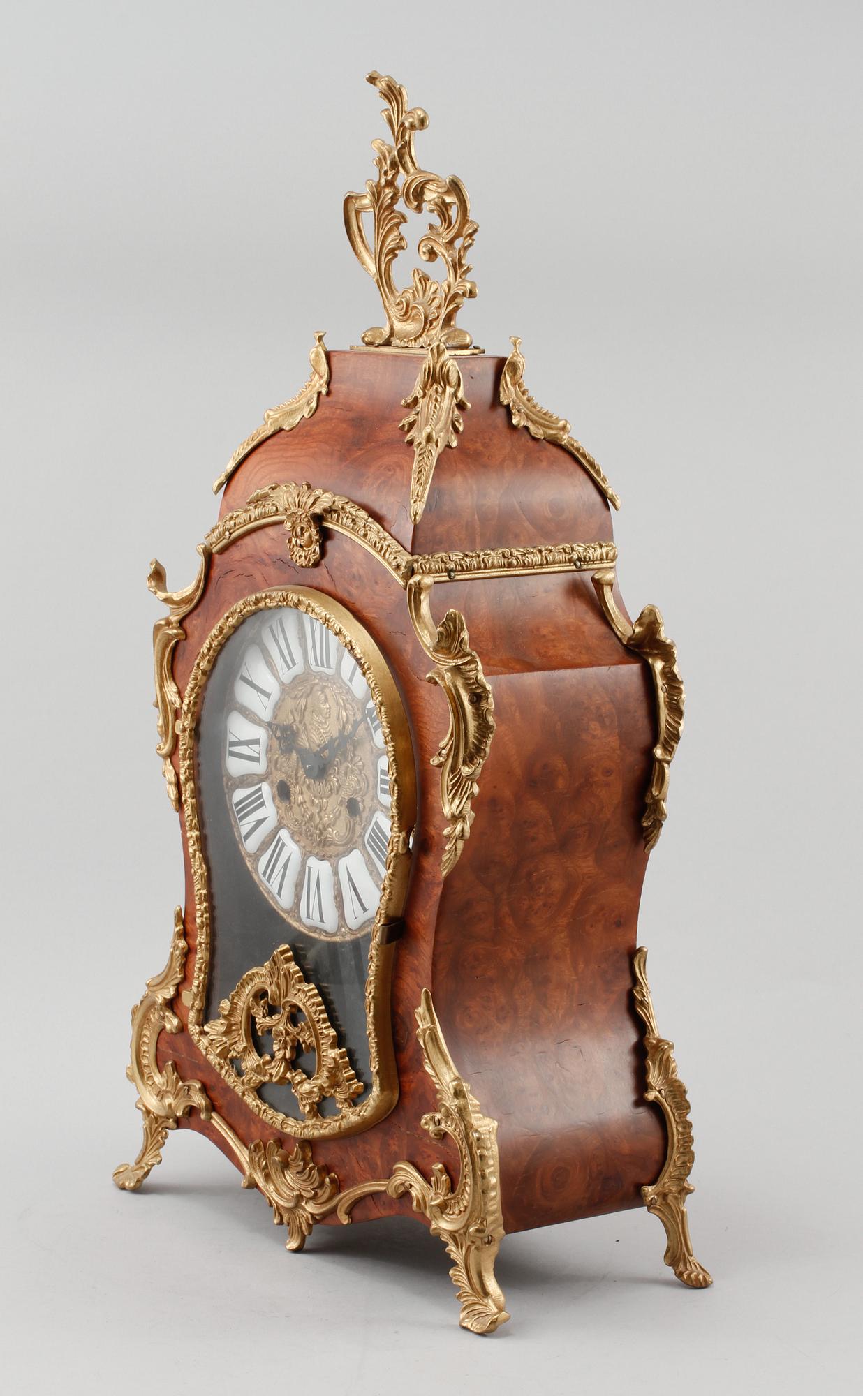 BORDSUR, Louis XV-stil, 1900-talets andra hälft.