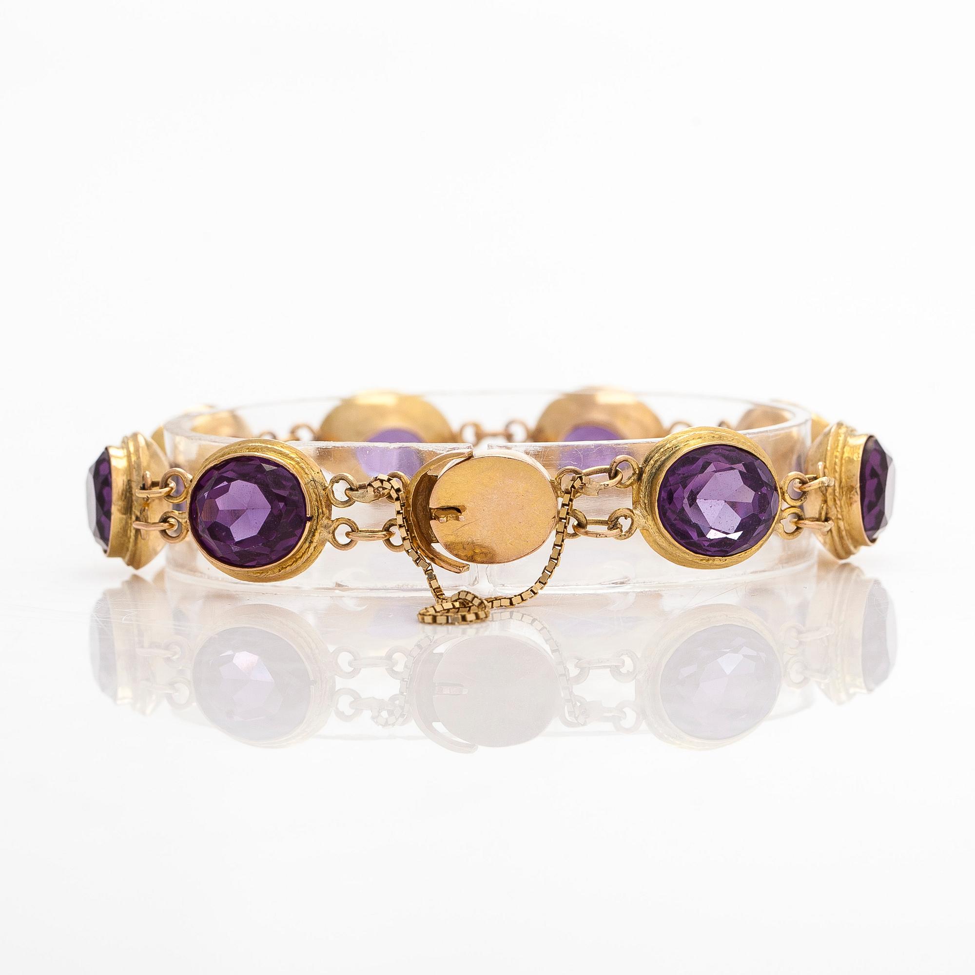 A ca. 15K gold bracelet with oval faceted synthetic sapphires.