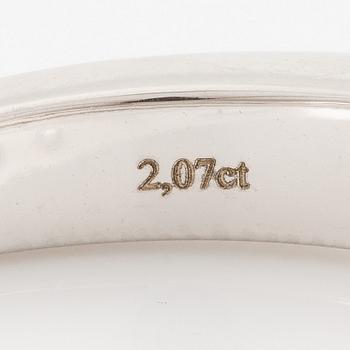 Ring halvallians 18K vitguld med fem briljantslipade diamanter.