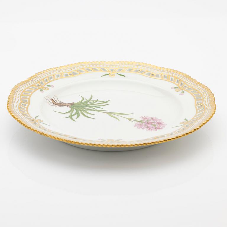 Royal Copenhagen, Tallrik, "Flora Danica", 1969-1974.
