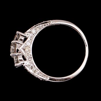 RING, 14 k vitguld, briljantslipade diamanter tot 0.96 ct.