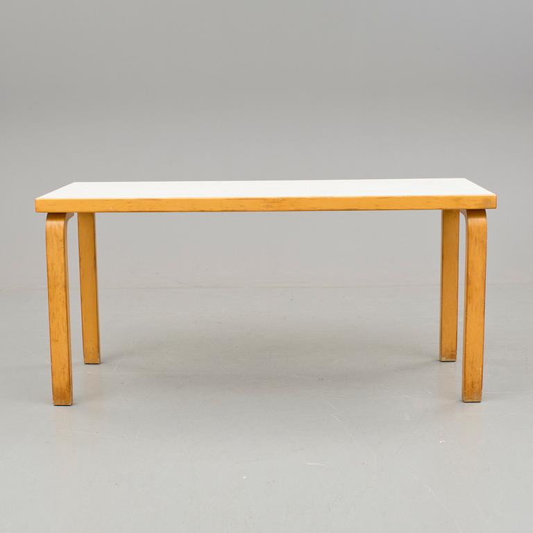 ALVAR AALTO, MATBORD samt STOLAR, 5 delar.
