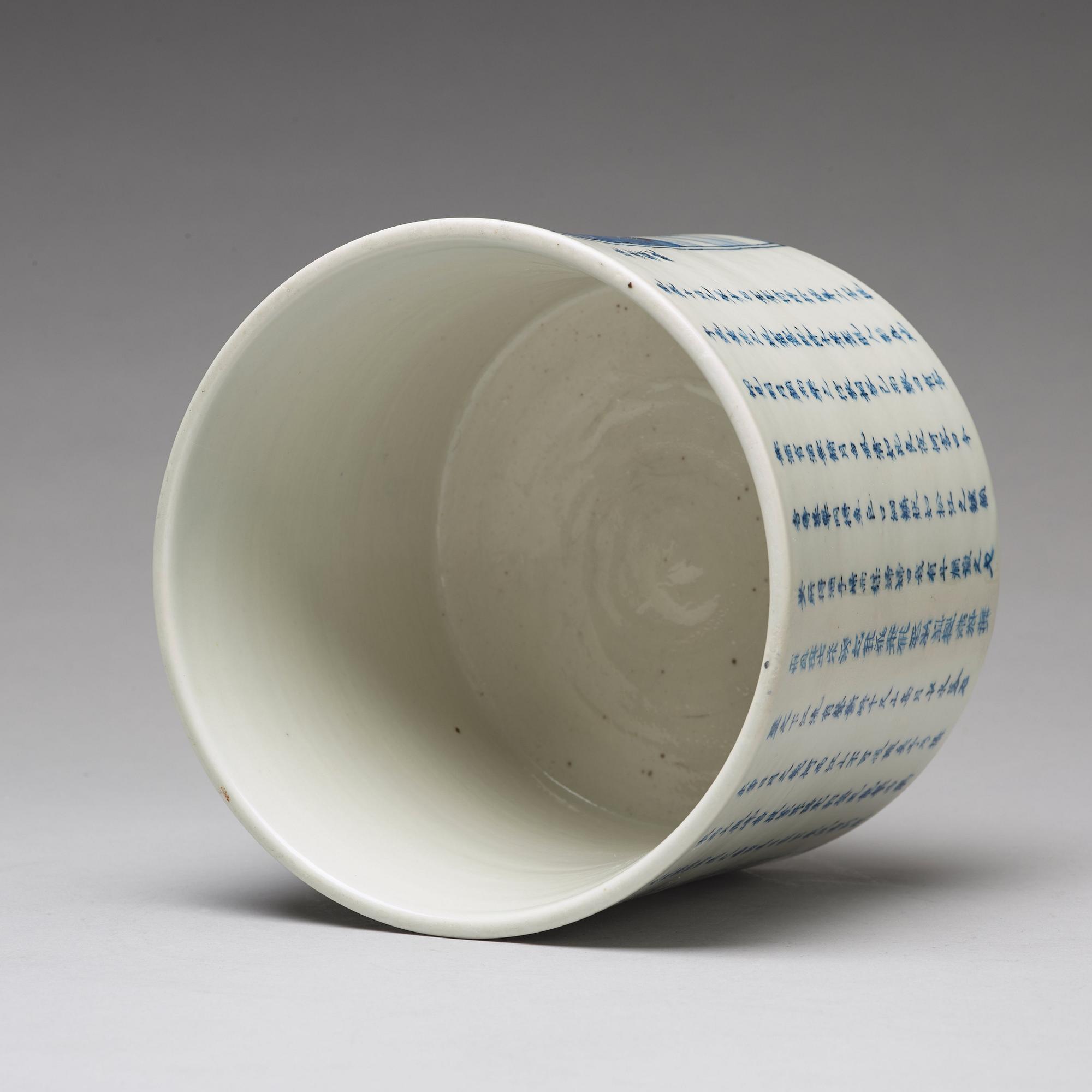 A blue and white brush pot, Qing dynasty.