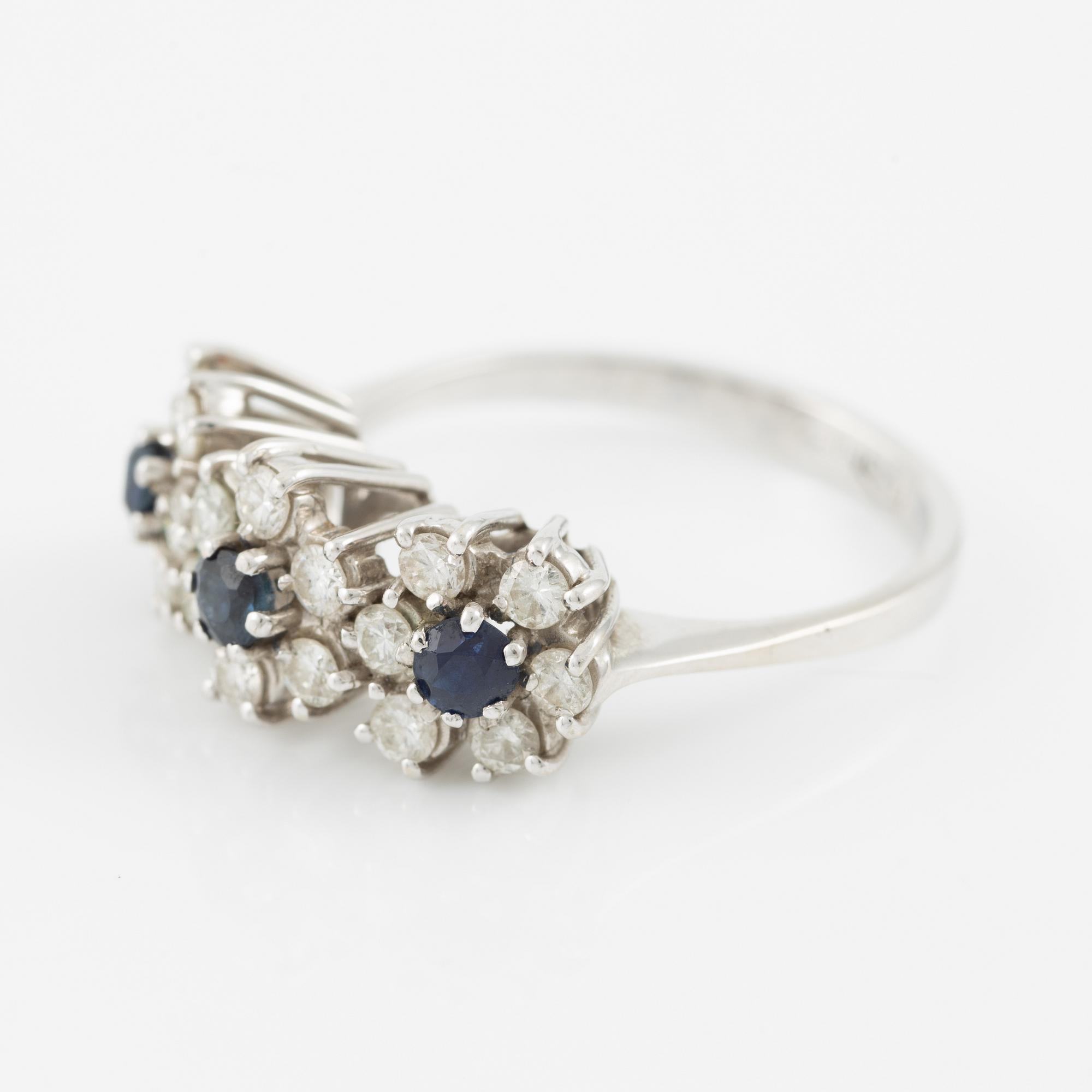 Ring in 18K white gold set with sapphires and brilliant-cut diamonds,.