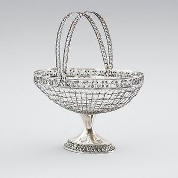 KORG, silver, Johan Carlsson, Norrköping 1821. Vikt ca 600 gram.