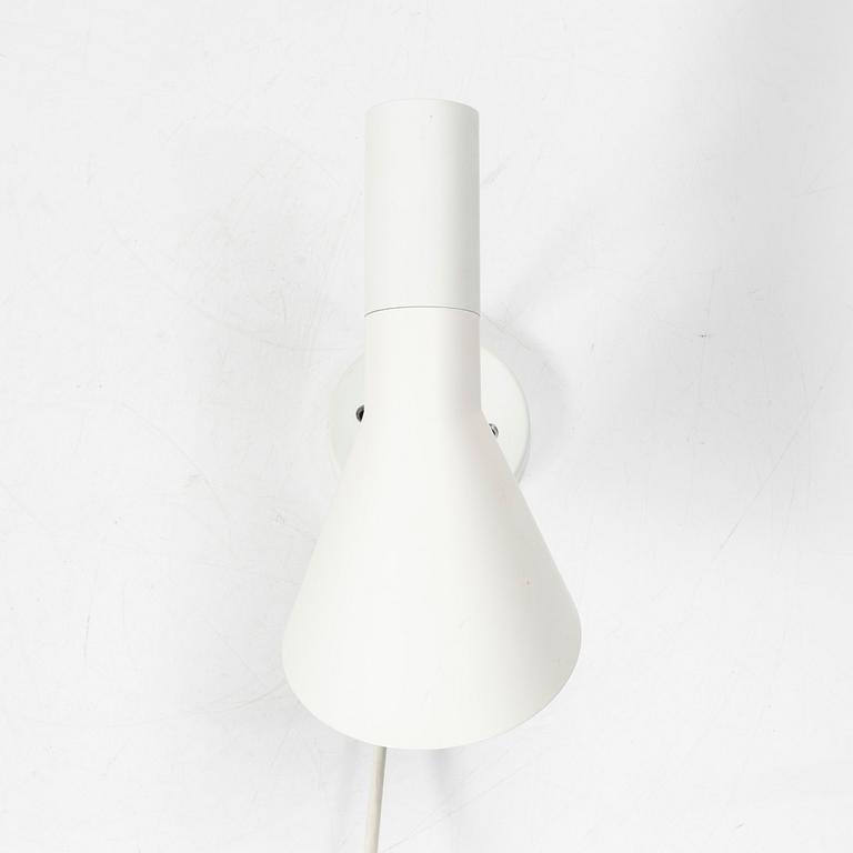 Arne Jacobsen, vägglampa, "AJ", Louis Poulsen.