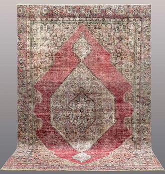 A CARPET, Oriental, ca 332 x 220 cm.