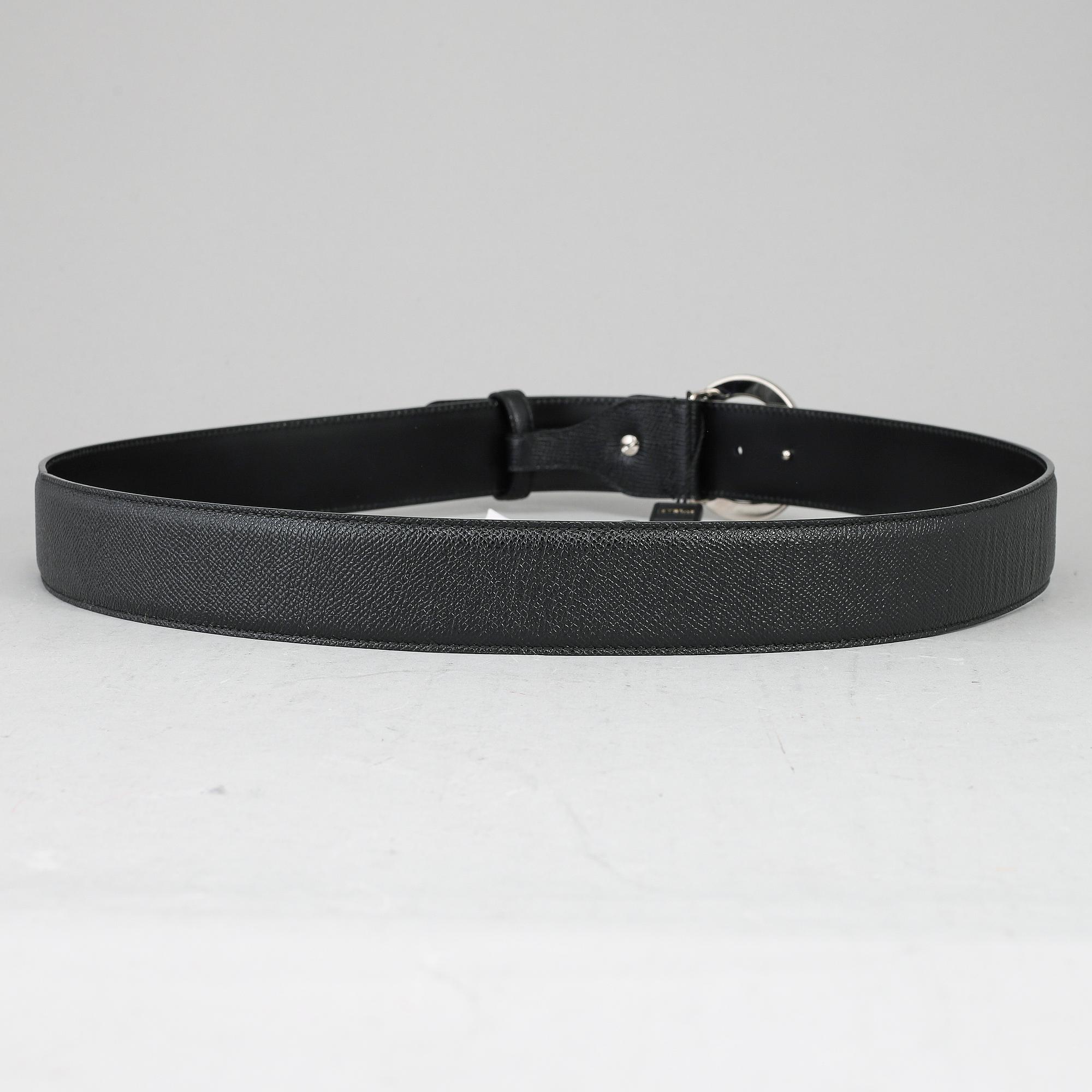 BULGARI, a black leather belt, size 110.