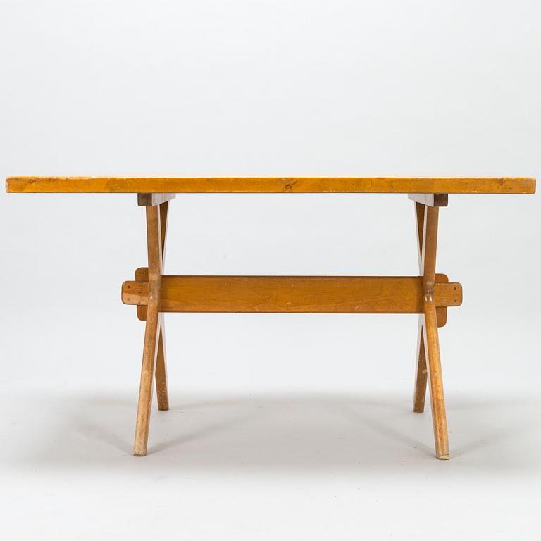 ILMARI TAPIOVAARA, An early 1950s x-leg table.