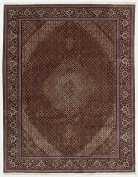 Matta, Täbriz, ca 330 x 260 cm.