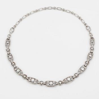 787. An Art Deco necklace that can be worn as a bracelet. Set with old-and rose-cut diamonds. Total carat weight ca 6.00 cts.