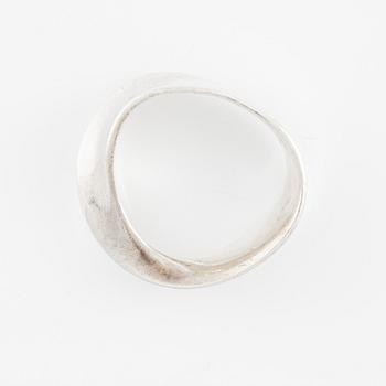 Vivianna Torun Bülow-Hübe, ring "Möbius", sterling silver, for Georg Jensen.